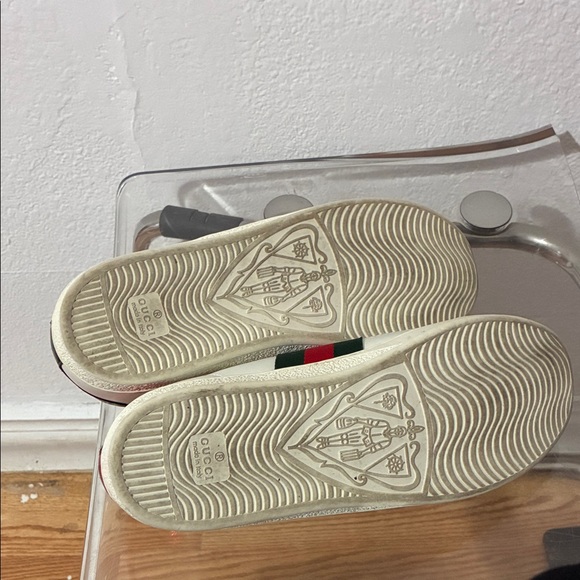 Gucci Women's White Sneakers with Red and Green Stripes - Picture 4 of 5